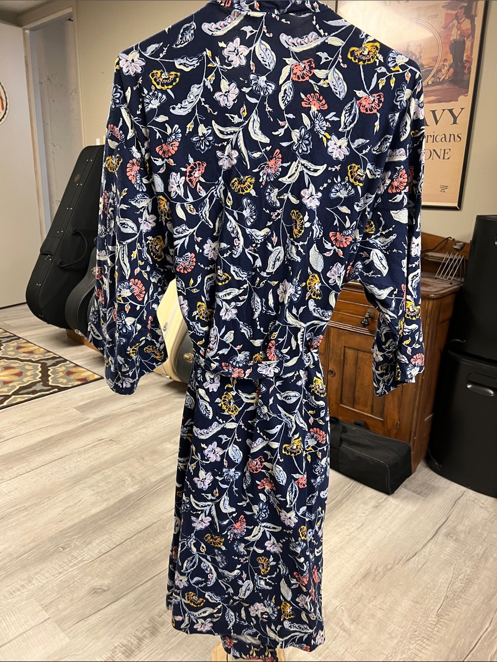 Women’s Garnet Hill Navy Floral robe lightweight with pockets - Picture 7 of 11